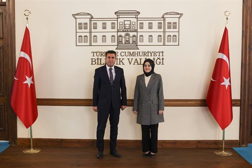 Valimiz Sayın Şefik AYGÖL, İlçemiz Kaymakamı olarak göreve başlayan Sayın Feyza Nur KILIÇ’ı makamında kabul etti.